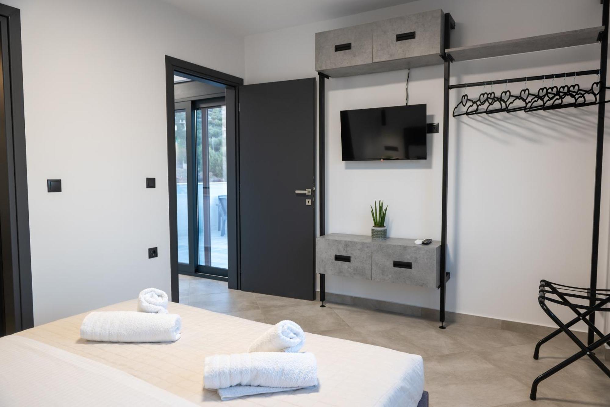 Luxury Akti Villa Alivérion