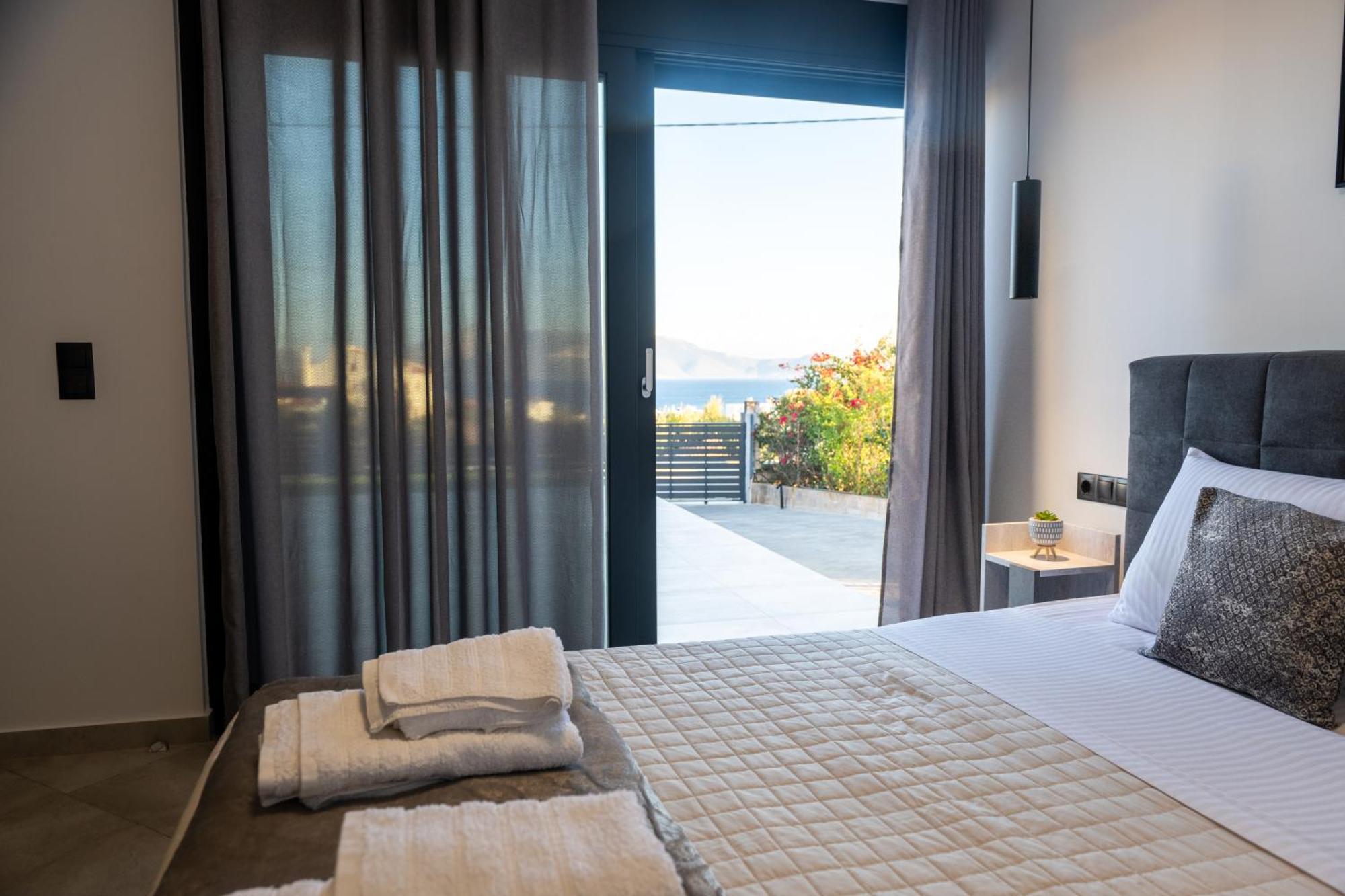 Luxury Akti Villa *